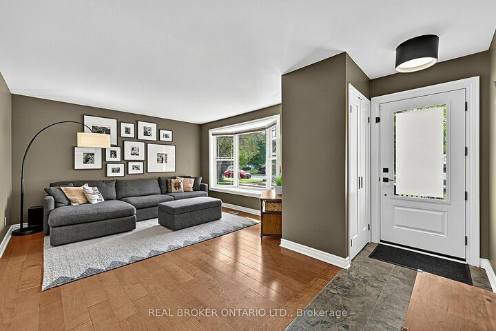 Property Photo:  110 Murray Drive  ON L4G 2C5 