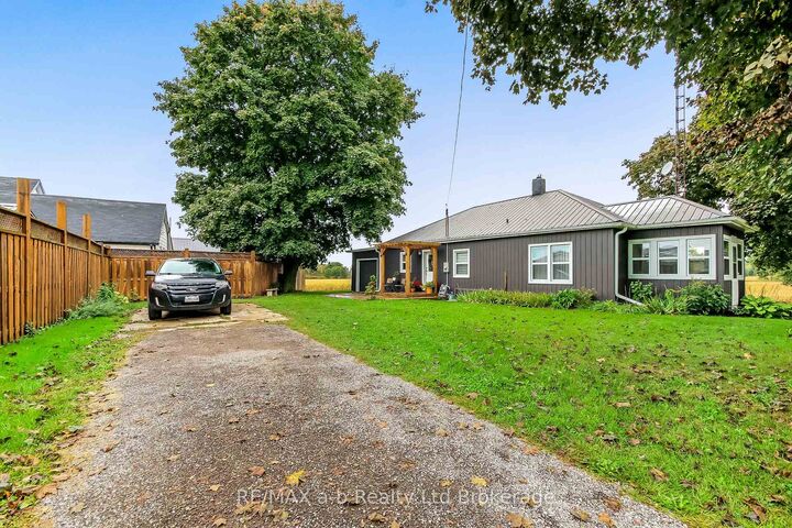 Property Photo:  2237 Pinegrove Road  ON N4B 2E6 