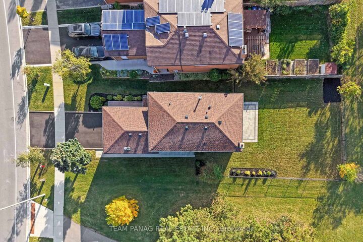 Property Photo:  42 Kingknoll Drive  ON L6Y 3G6 