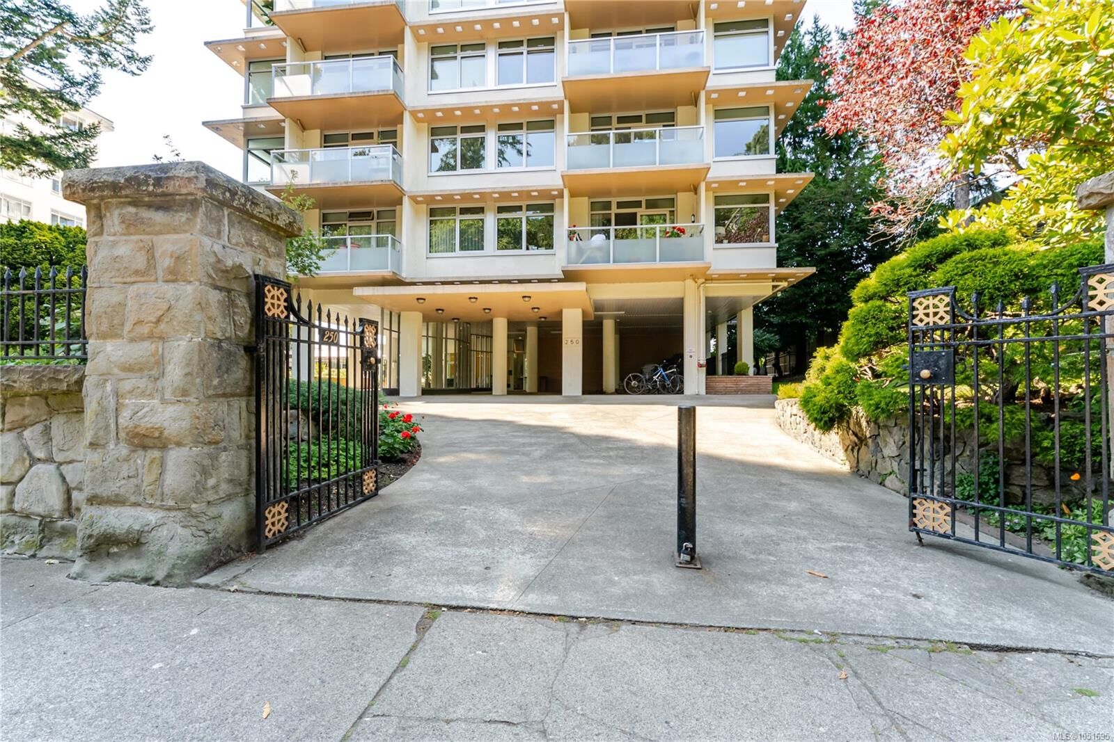Property Photo: 250 Douglas St #101 BC V8V 2P4