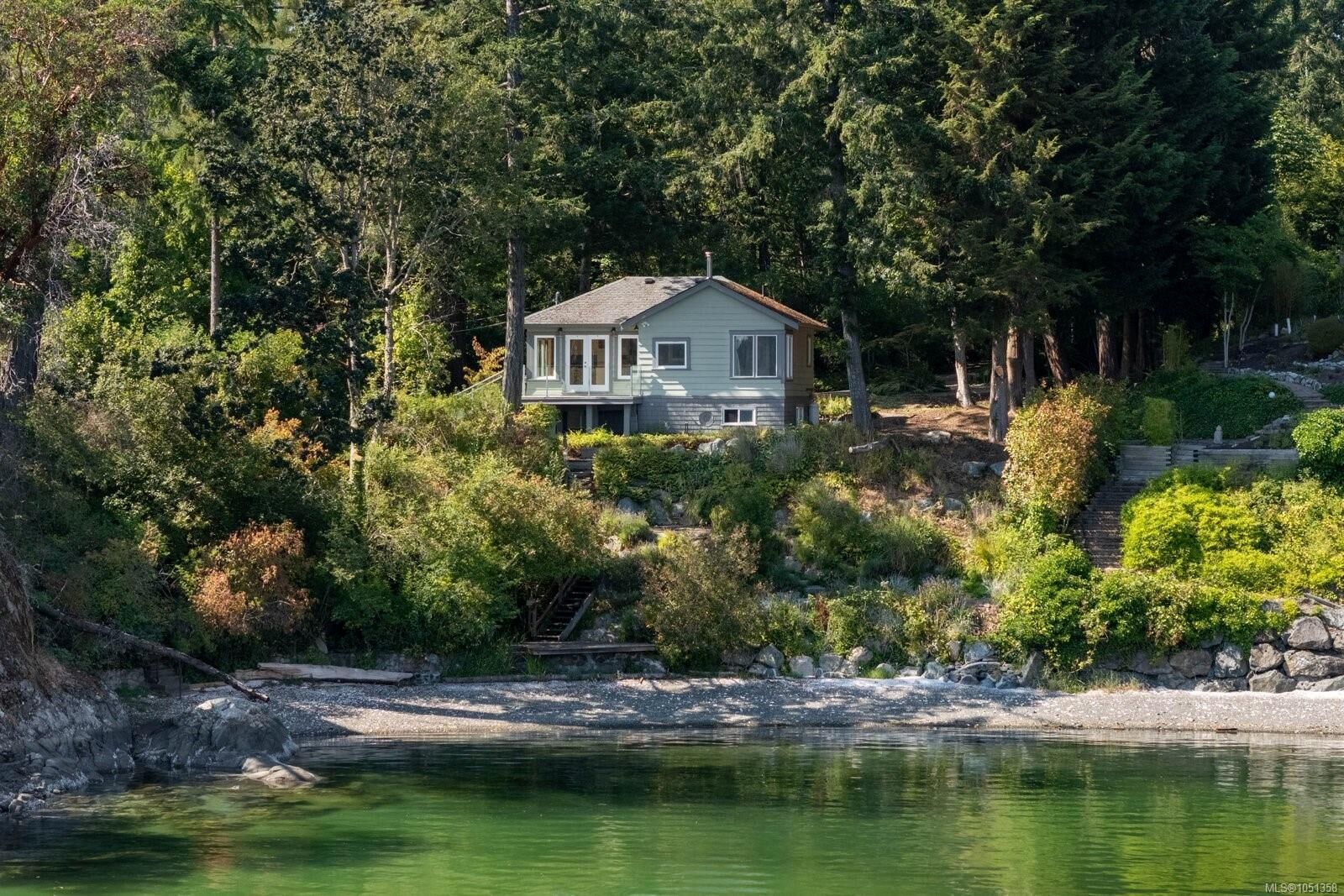 Property Photo:  389 Moses Point Rd  BC V8L 5L9 