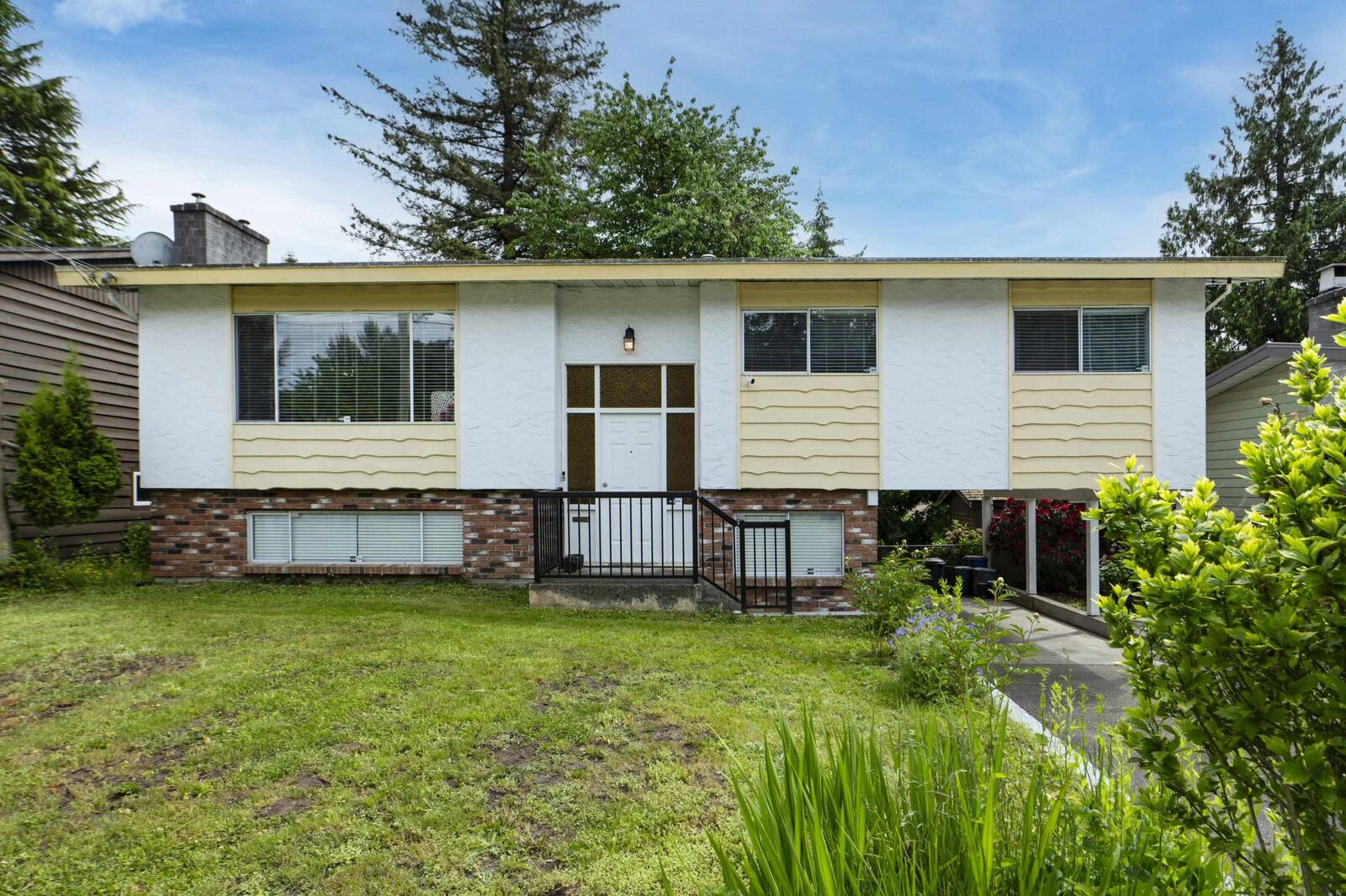 Property Photo:  32724 McRae Avenue  BC V2V 2L9 