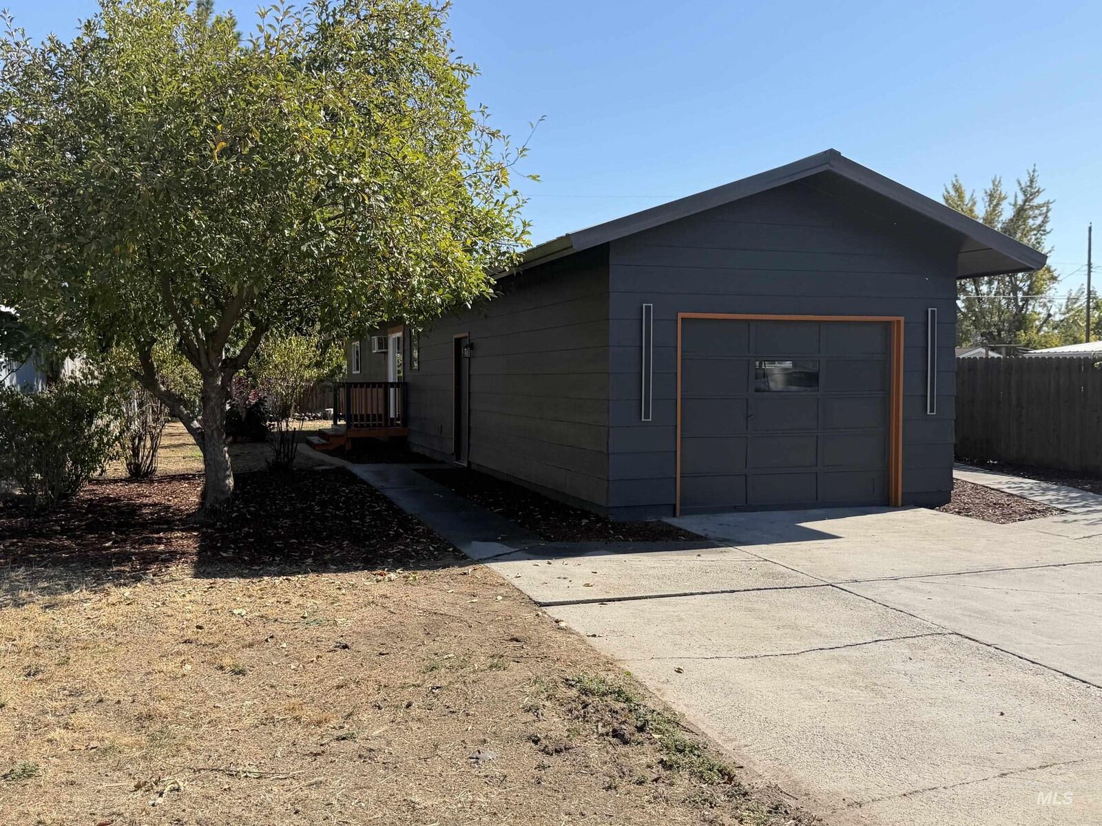 Property Photo: 448 NW 4th St OR 97914