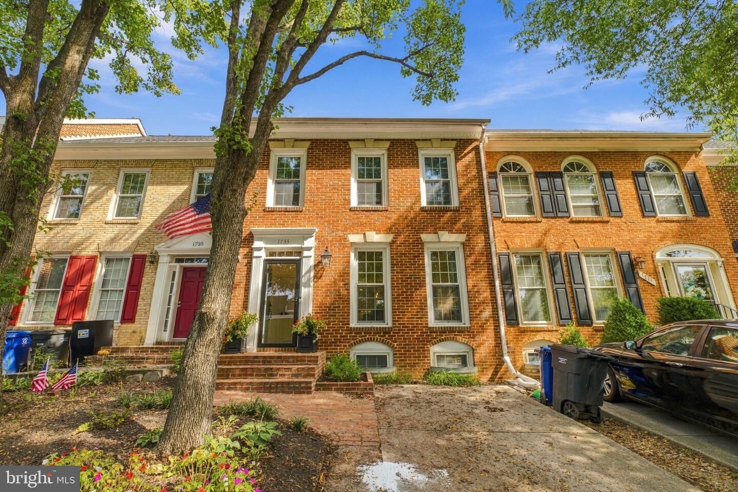 Property Photo: 1733 Dogwood Drive VA 22302