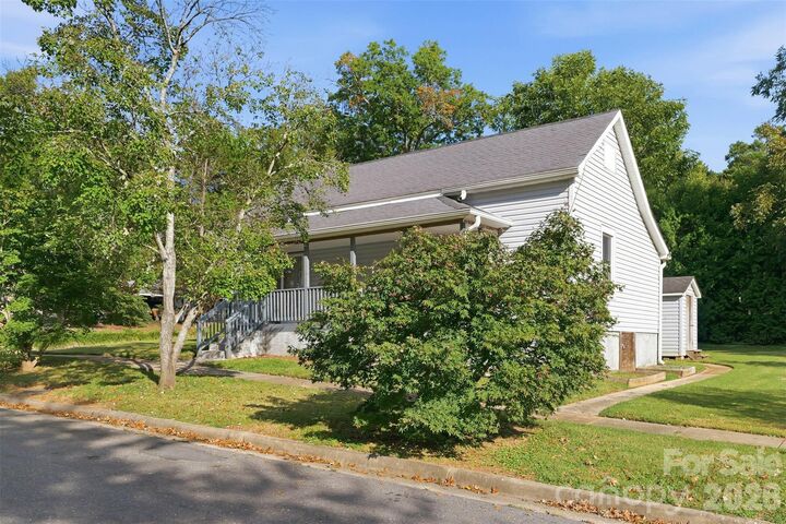 Property Photo:  140 Aikman Avenue  NC 28128 