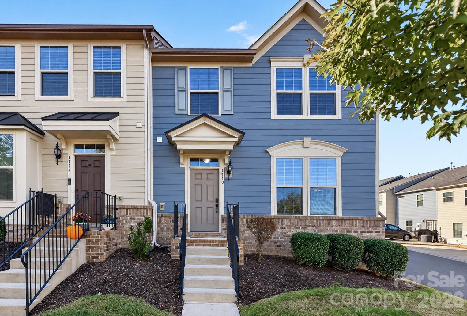 Property Photo:  1710 Evergreen Drive  NC 28208 