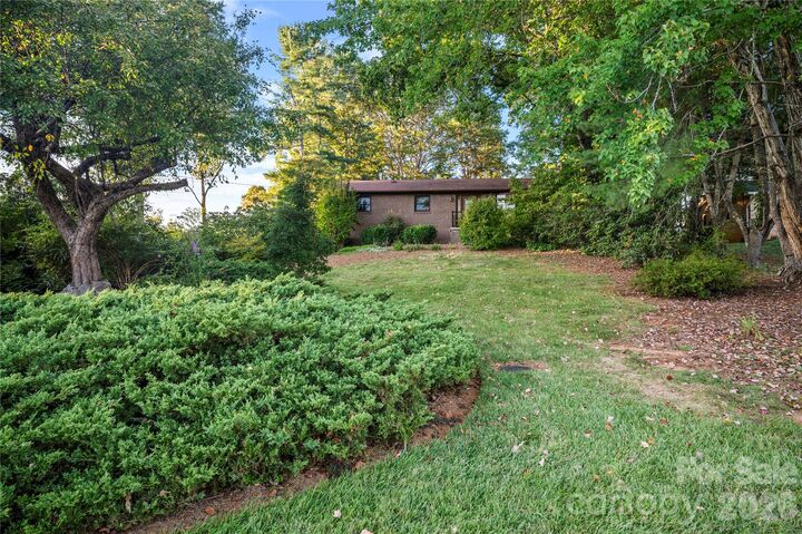 Property Photo:  9 Fullam Drive  NC 28704 