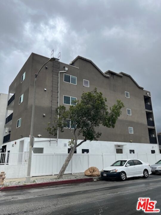 Property Photo: 8631 Olin St, Unit 3 CA 90034