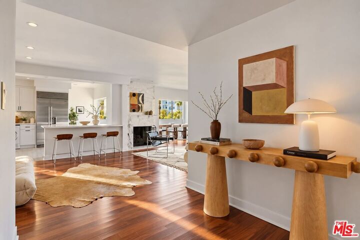 Property Photo:  531 N Rossmore Ave, Unit A  CA 90004 