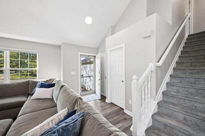 Property Photo: 2260 Siskin Avenue OH 43228
