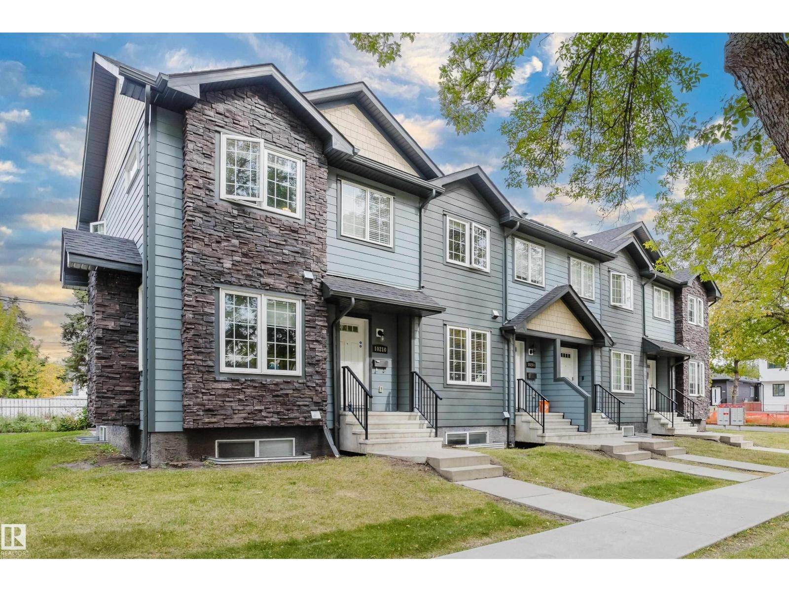 Property Photo:  10204 - 10210 113 Av NW  AB T5G 0W9 