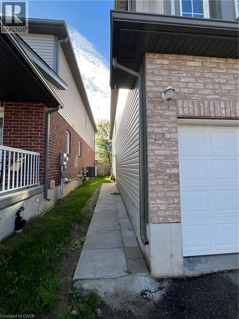 Property Photo:  14 Iron Gate Street Lower  ON N2N 3R8 