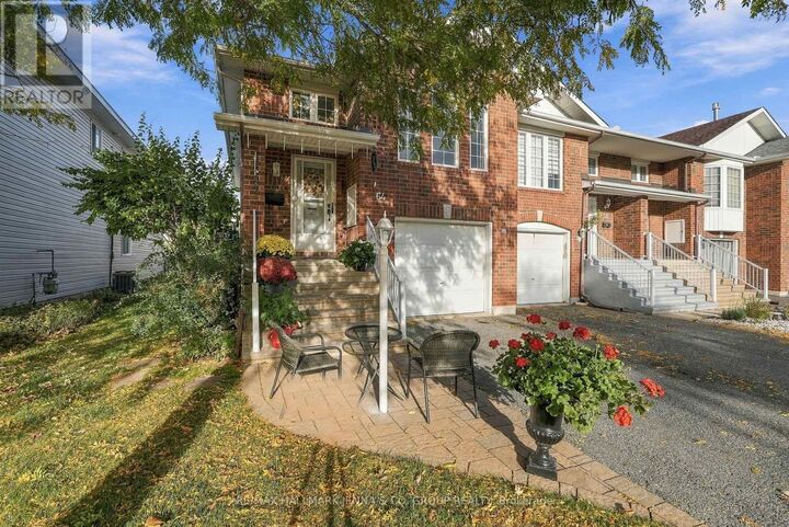 Property Photo:  64 Whalings Circle  ON K2S 1S4 
