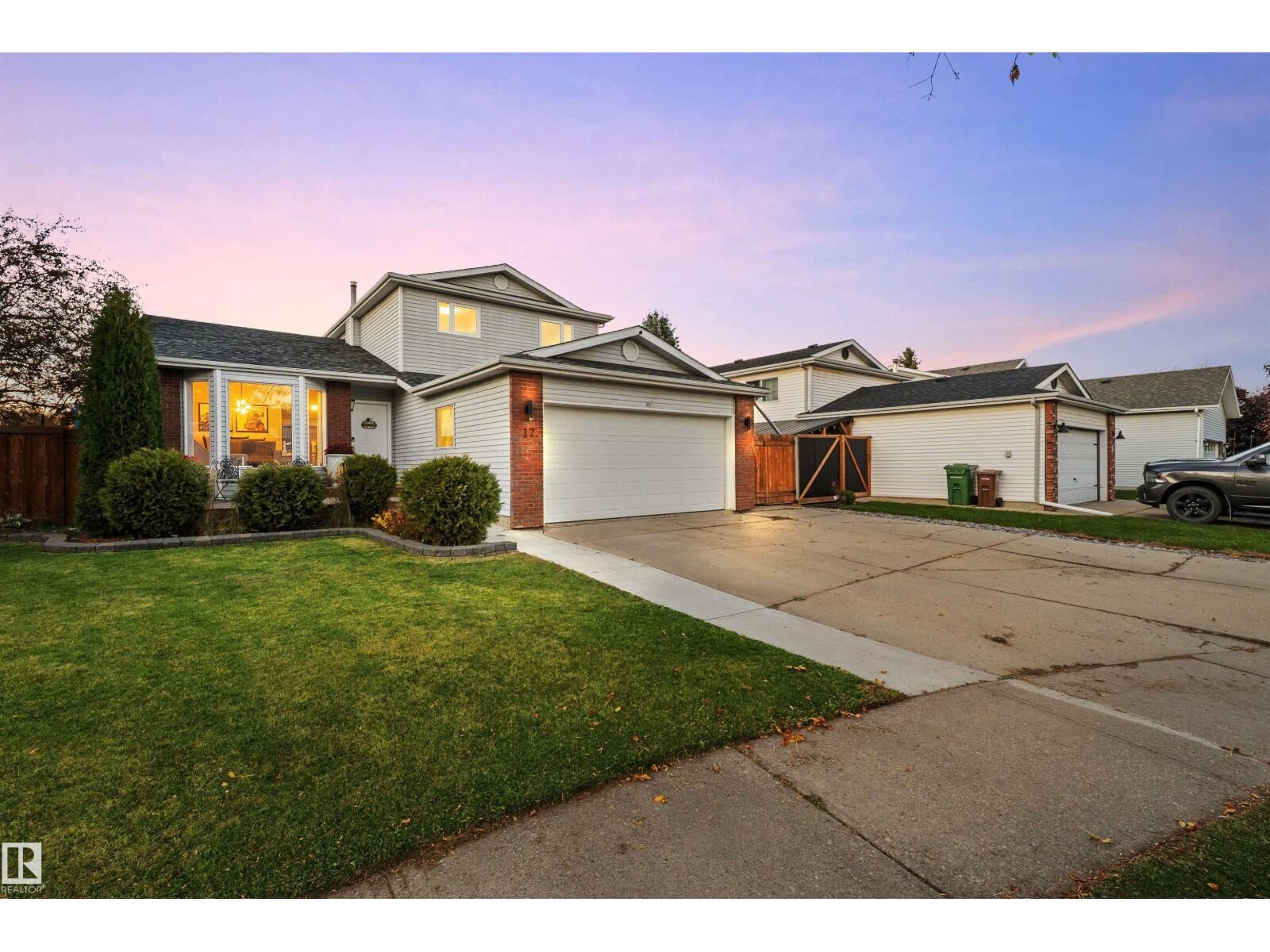 Property Photo:  17 Donlevy Pl  AB T8N 4W3 