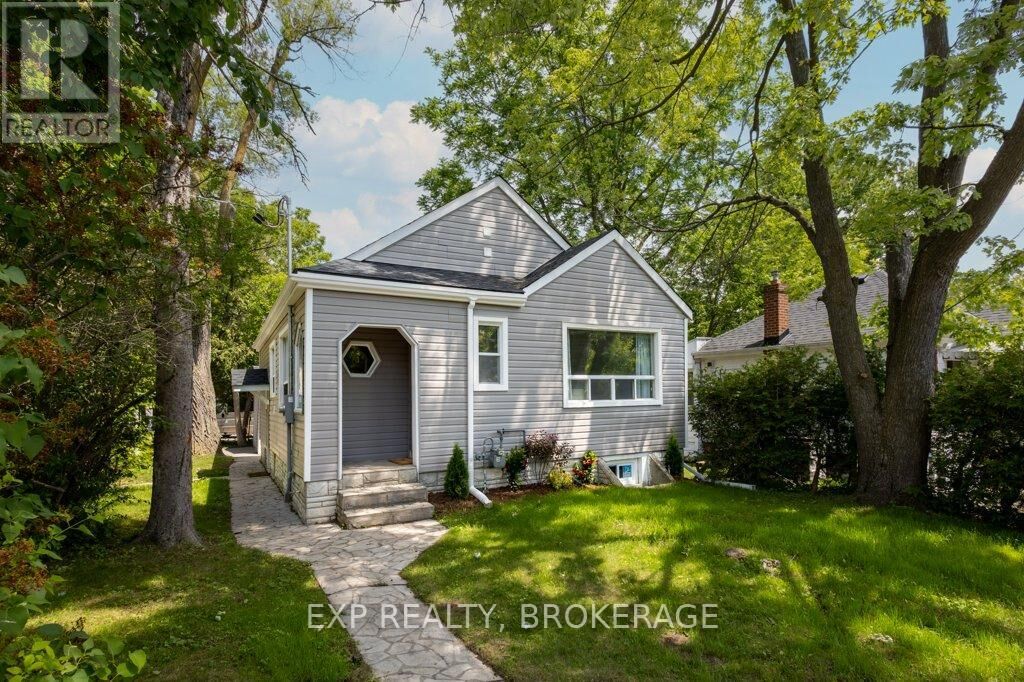 Property Photo:  19 Scott Street  ON K7L 1L3 