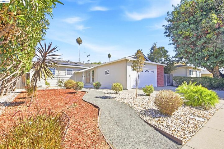 Property Photo: 39656 Iolani Ct CA 94538