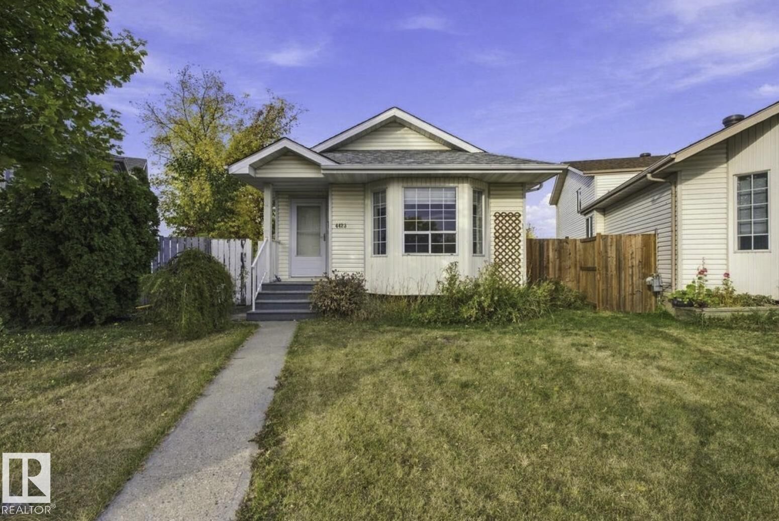 Property Photo:  4423 36A Street NW  AB T6L 6K5 