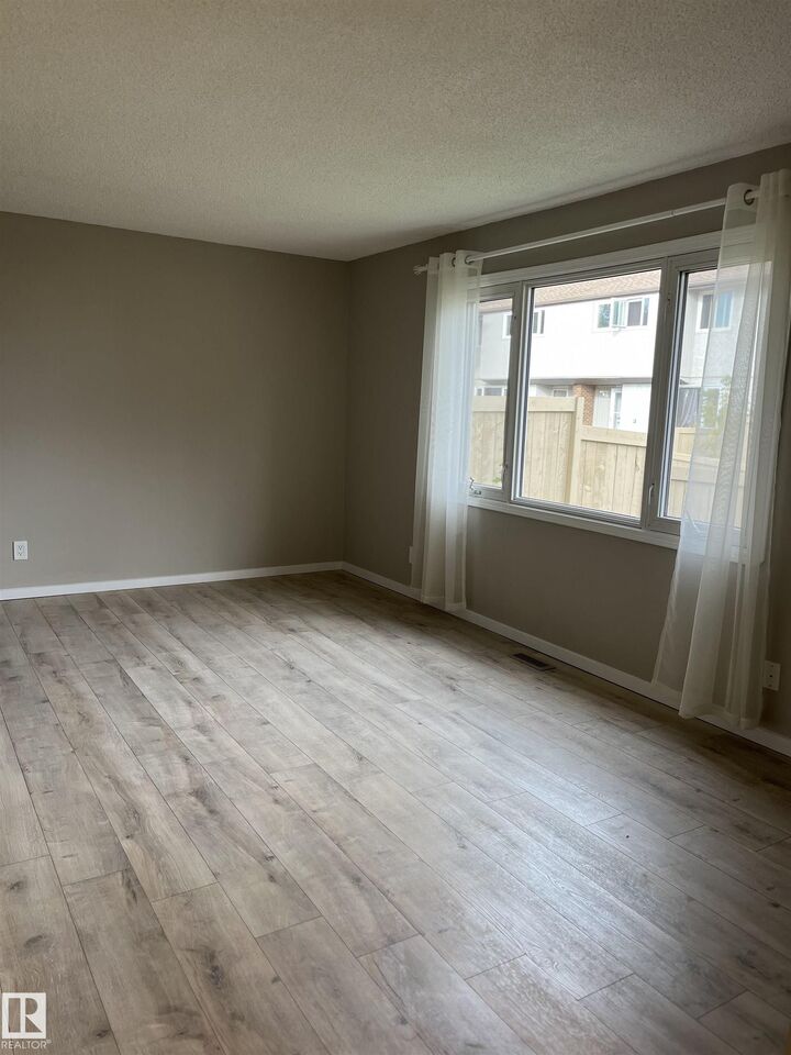 Property Photo:  14130 80 Street NW 10  AB T5C 1L6 