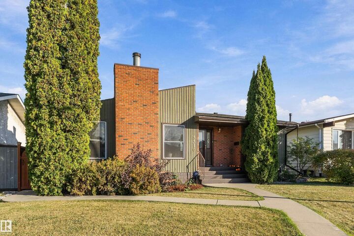 Property Photo:  5310 18A Avenue NW  AB T6L 1J8 