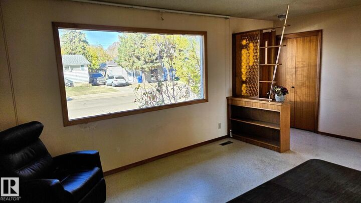 Property Photo:  5517 49 Street  AB T9C 1G5 