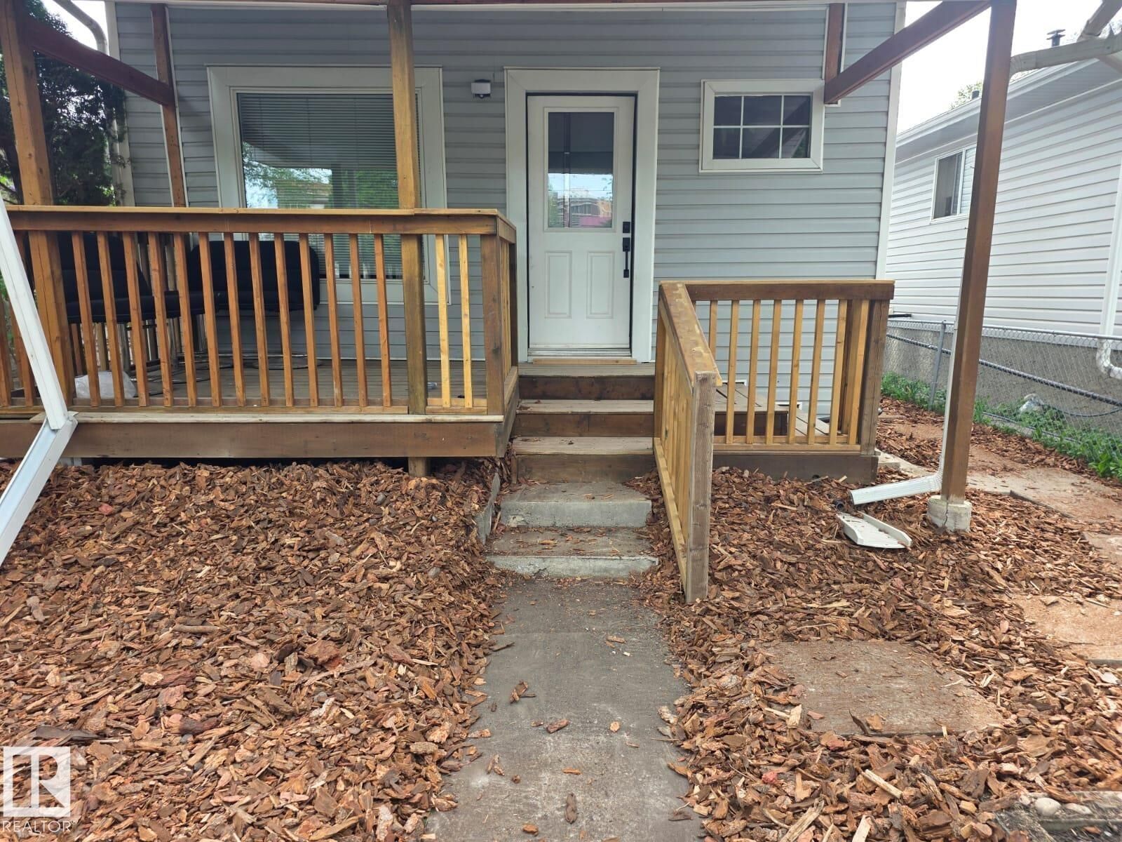 Property Photo:  10656 93 Street NW  AB T5H 1X9 