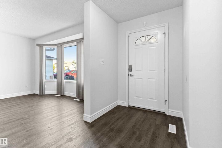 Property Photo:  18907 90 Avenue NW  AB T5T 5W2 