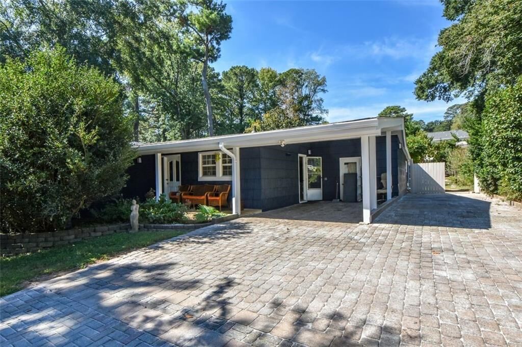 Property Photo: 6810 Sunny Brook Lane GA 30328