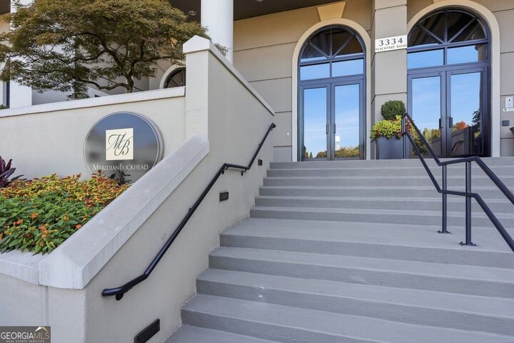 Property Photo:  3334 Peachtree Road NE 1704  GA 30326 
