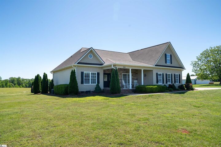 Property Photo:  450 Meadow Road  SC 29349 