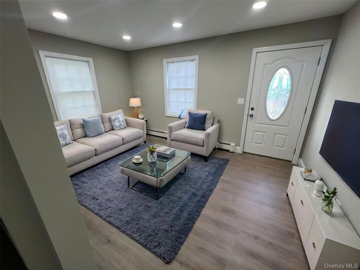 Property Photo:  6 E Booker Avenue  NY 11798 