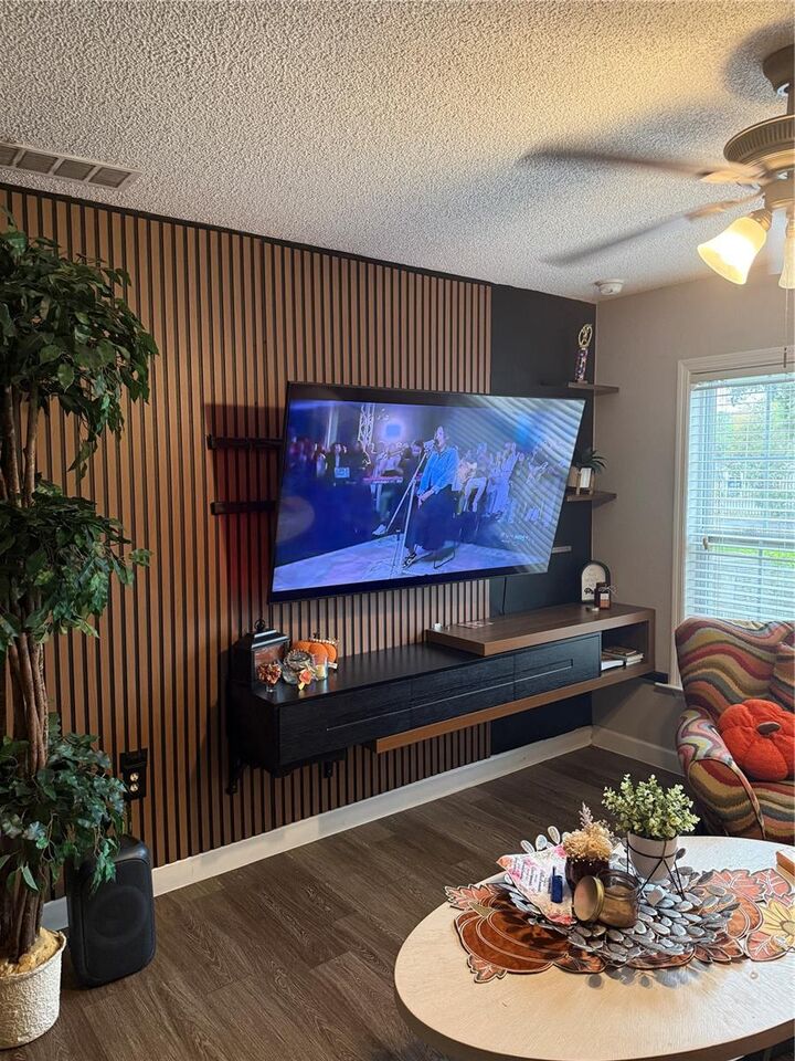 Property Photo:  2071 Dixie Belle Drive 2071M  FL 32812 