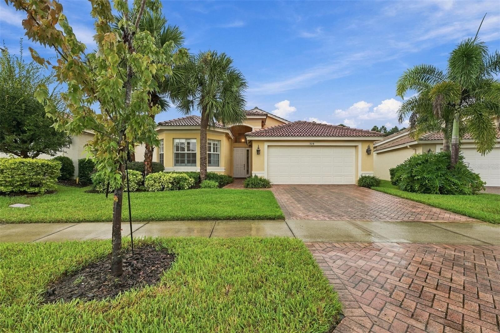 Property Photo:  5014 Sandy Brook Circle  FL 33598 