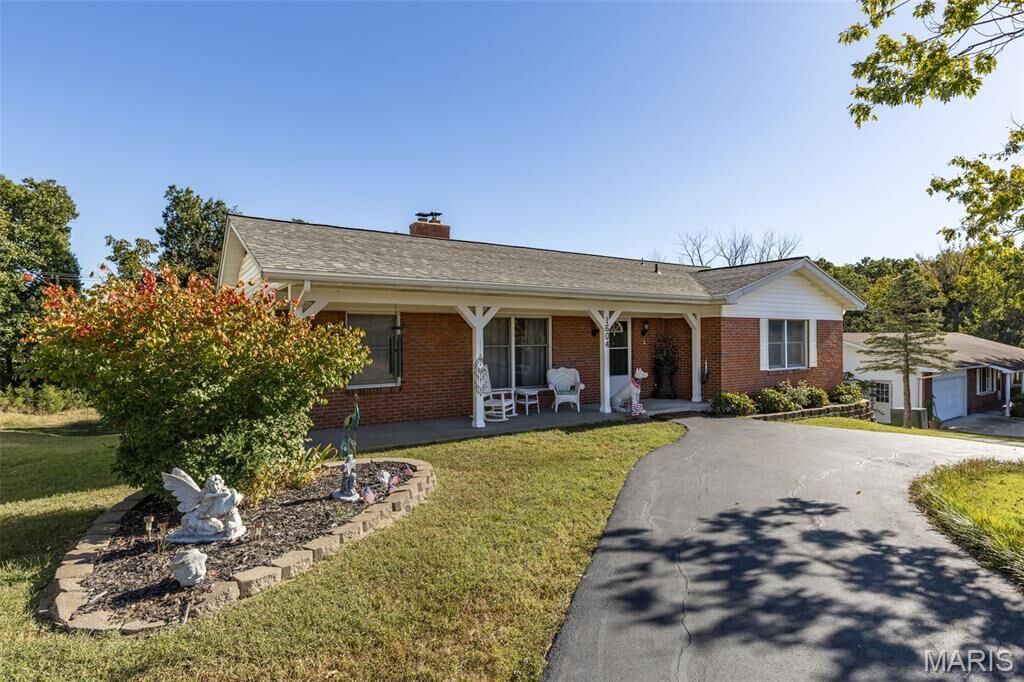 Property Photo:  1604 Saint Marys Lane  MO 63028 