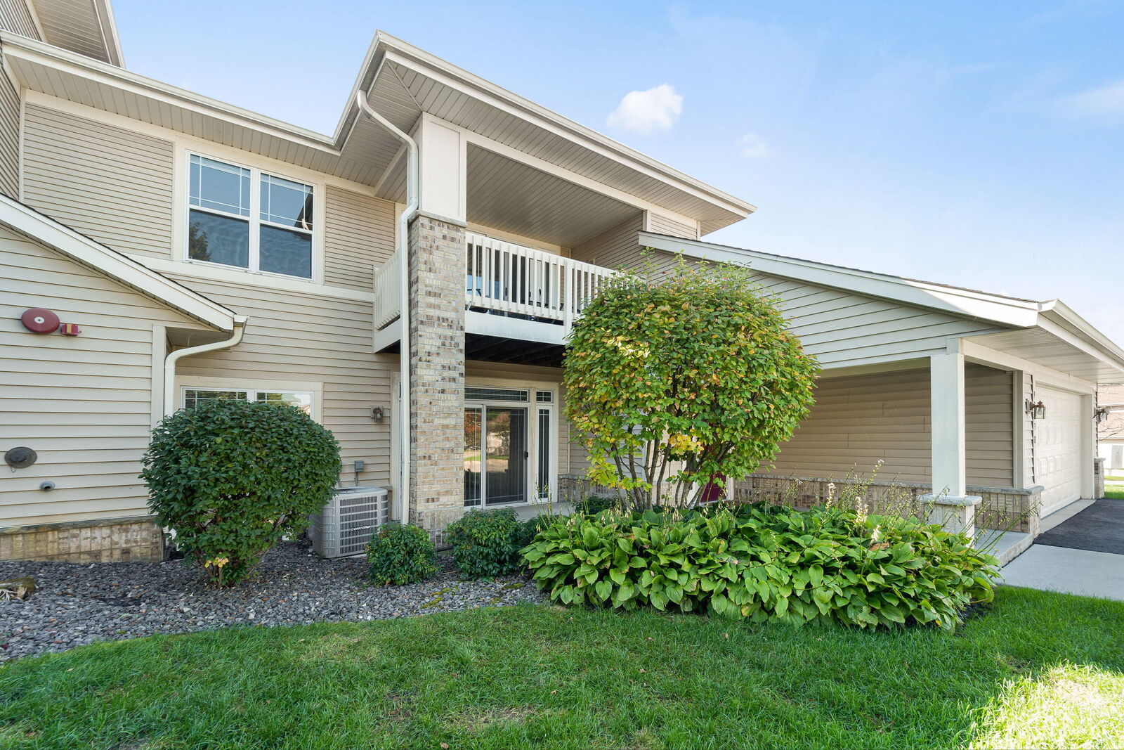 Property Photo: 9313 S Cobblestone Way WI 53132