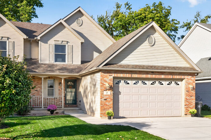 Property Photo:  9 E South Avenue  IL 60112 
