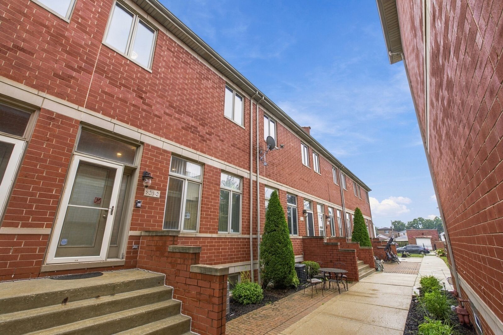 Property Photo:  820 W 36th Street 2  IL 60609 