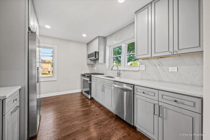 Property Photo: 7232 W Oakton Street IL 60714