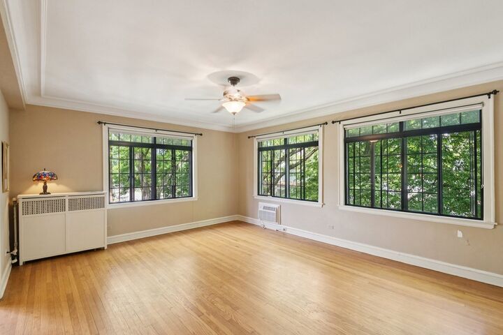Property Photo:  