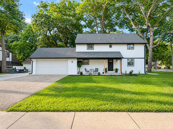 Property Photo:  300 W North Avenue  IL 60103 