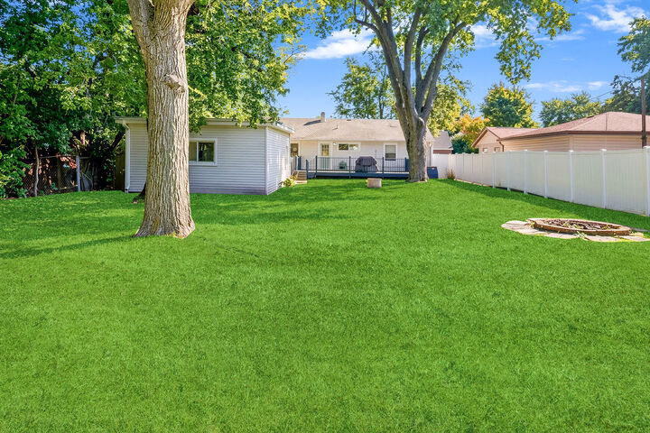 Property Photo:  1324 Hamilton Avenue  IL 60126 