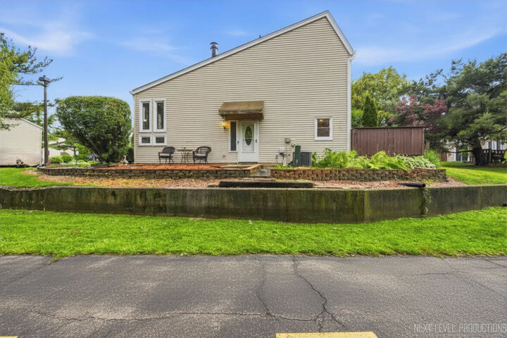 Property Photo: 1641 Cove Court IL 60565