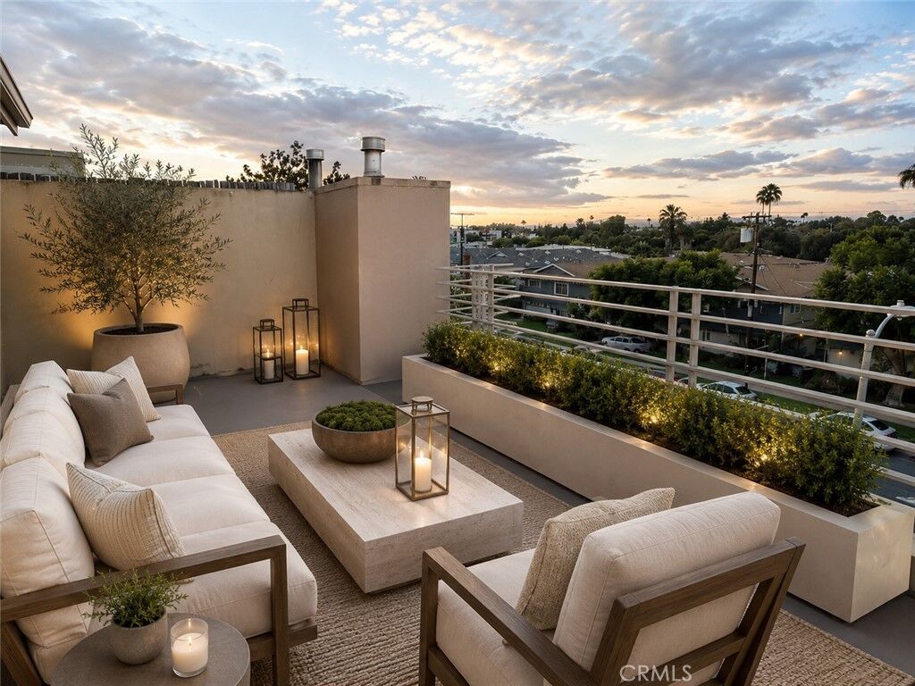 Property Photo: 13440 Moorpark Street 101 CA 91423