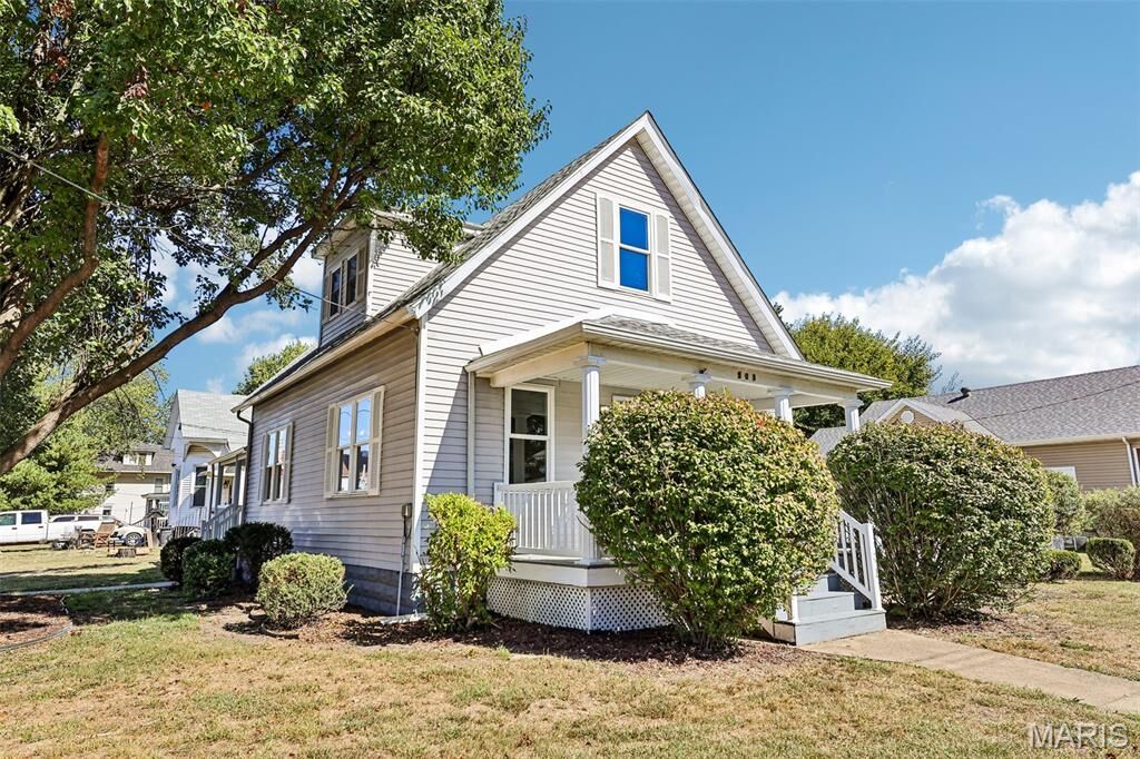 Property Photo:  503 E Ryder Street  IL 62056 
