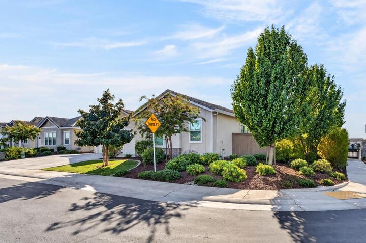 Property Photo:  300 Yorktown Court  CA 95747 