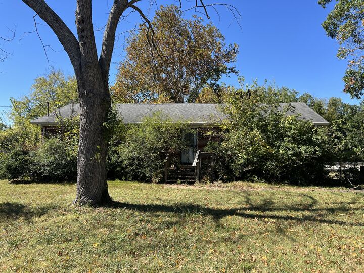 Property Photo:  215 Cindy Pl  TN 37072 