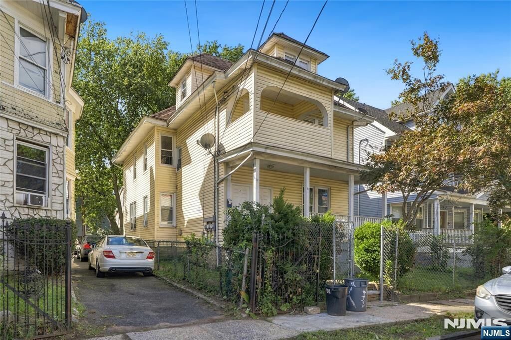 Property Photo:  10 Howell Place  NJ 07106 