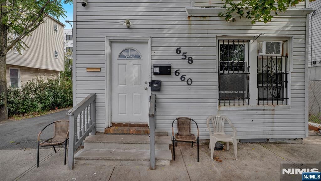 Property Photo:  658-660 12th Street  NJ 07103 