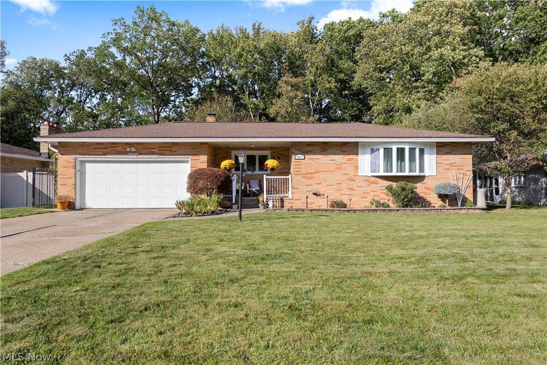 Property Photo:  837 E Dartmoor Avenue  OH 44131 