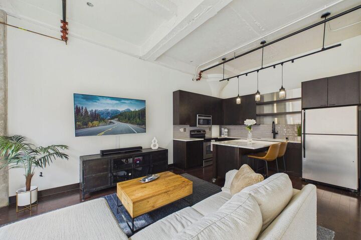 Property Photo:  618 Washington Ave N 302  MN 55401 