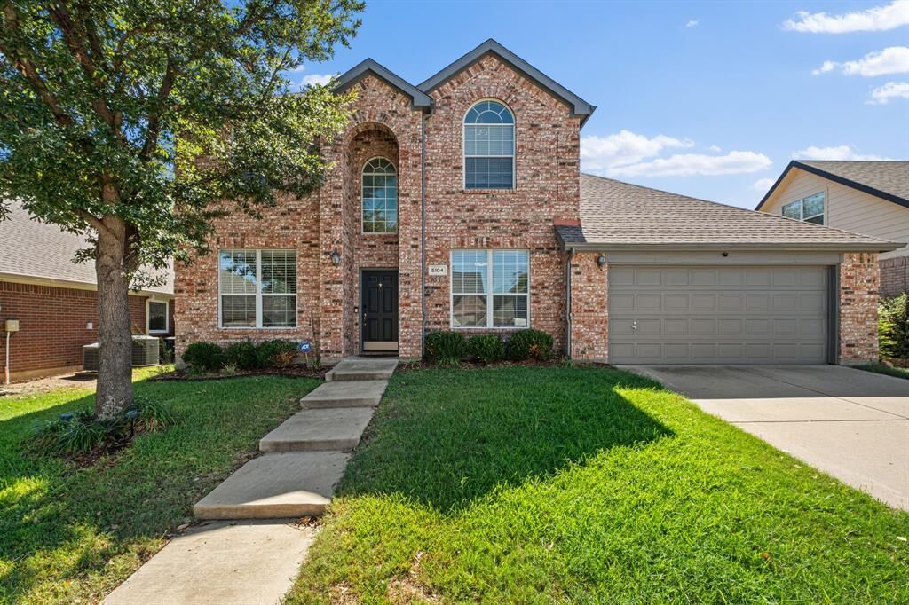 Property Photo: 5104 Postwood Drive TX 76244